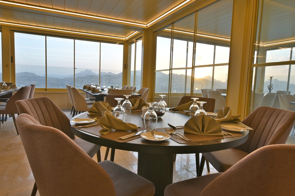 Round dining table overlooking the Petra hills