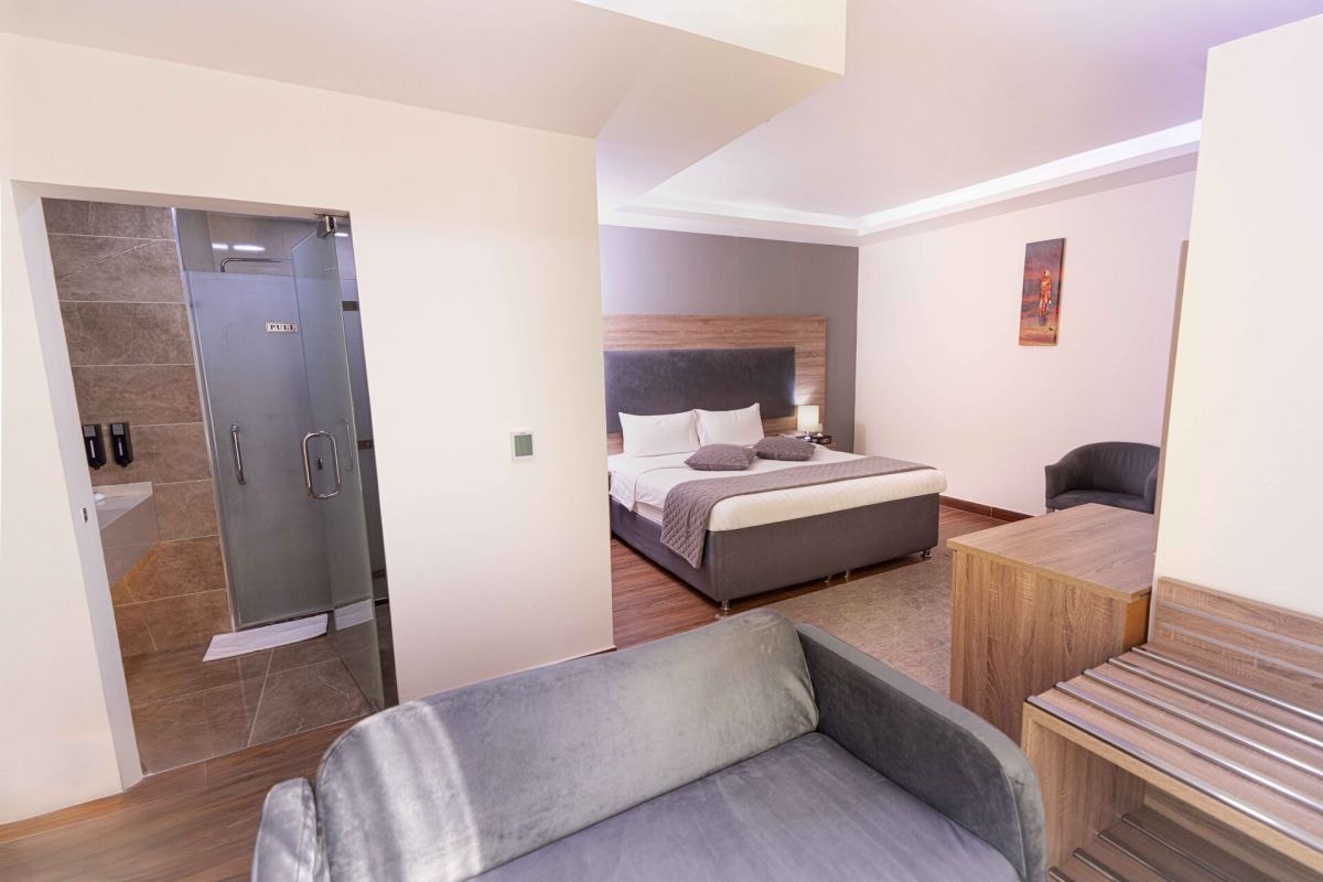Double Room with seating area and restful layout